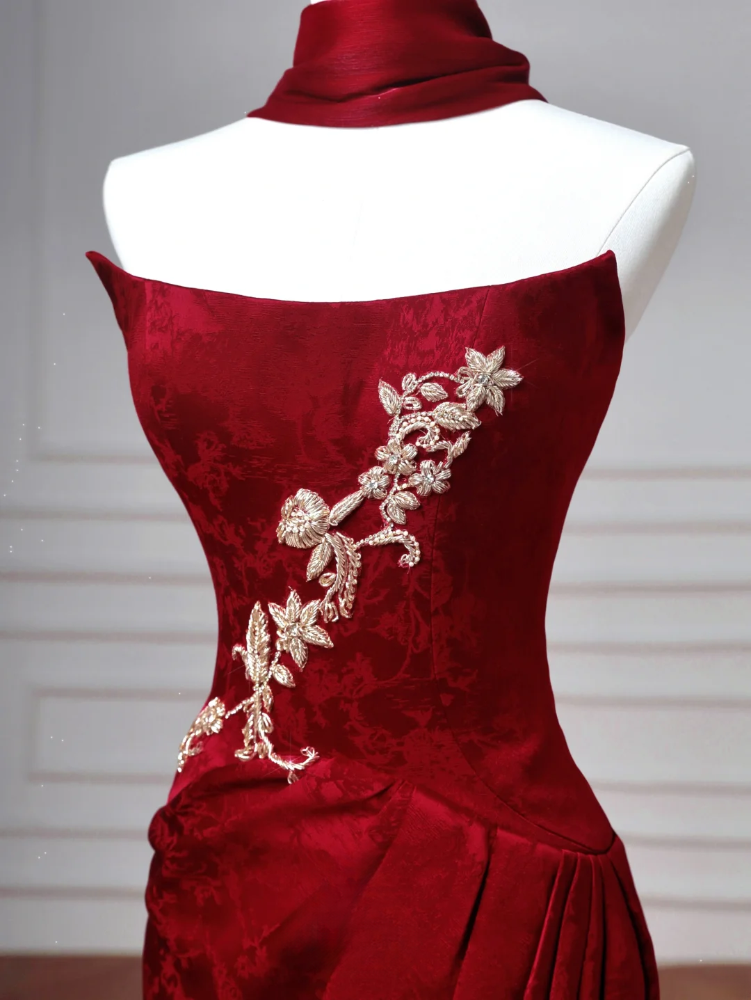 Robes de bal de fin d'année sexy pour lycéennes - Inspiration sirène sans bretelles en satin bordeaux - Robe longue semi-formelle pour diplômée AQ057