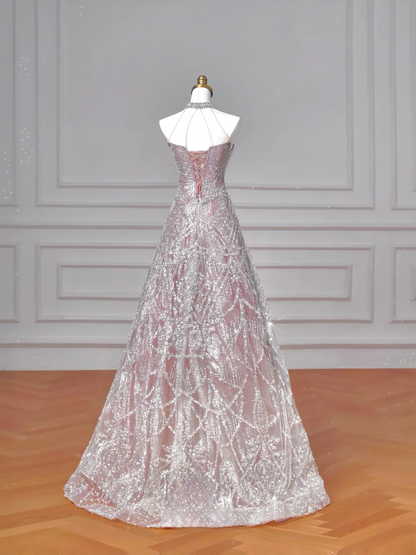 Robe de soirée longue rose à paillettes, col montant et coupe trapèze, idéale pour les bals de fin d'année et les dîners chics. AQ058