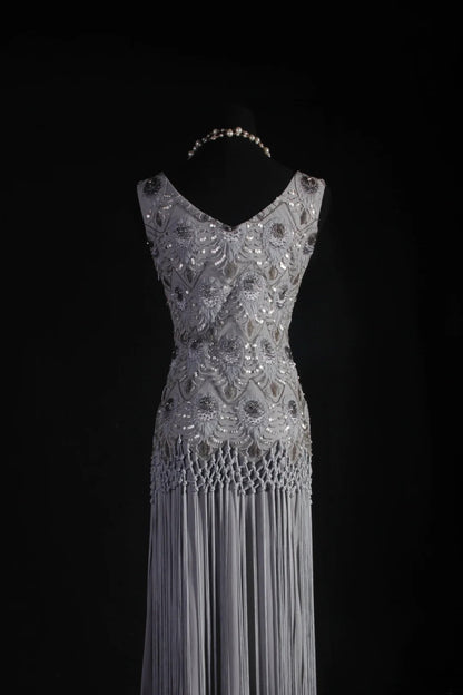 Vintage Etuikleid mit V-Ausschnitt, Spitze, silbergrau, Quasten und Perlen, langes Partykleid im eleganten Retro-Stil der 1950er Jahre, ideal für Geburtstage, Abendessen und Abschlussbälle (AS058)