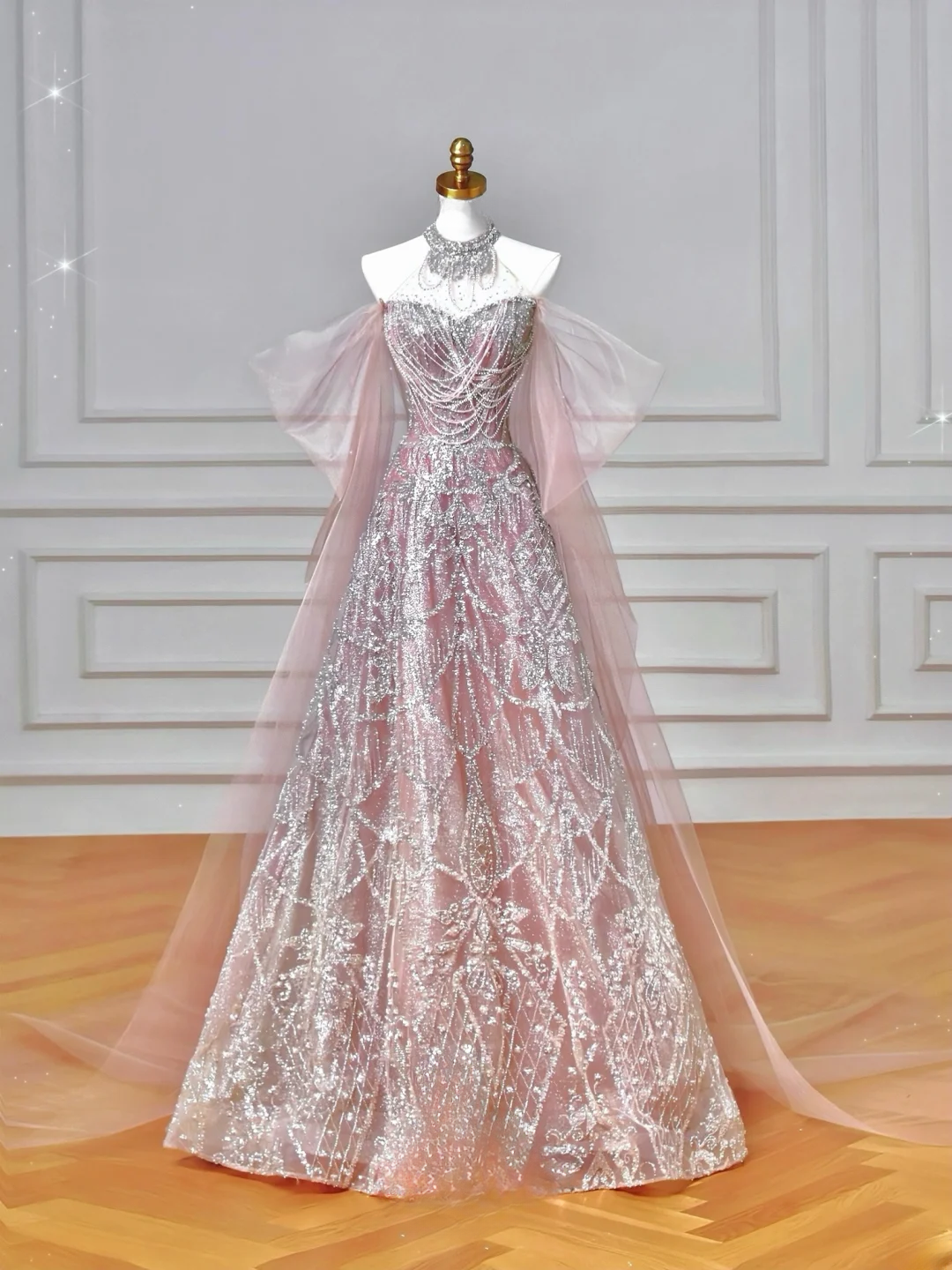 Robe de soirée longue rose à paillettes, col montant et coupe trapèze, idéale pour les bals de fin d'année et les dîners chics. AQ058