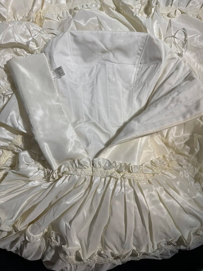 Vintage langes Brautkleid im Stil der 1960er Jahre, trägerloses Ballkleid mit plissierter Spitzenschleppe, weißes Brautkleid AS058