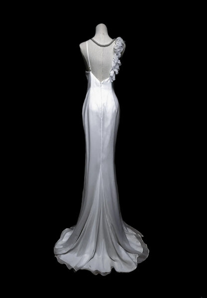 Elegantes, langes Abendkleid aus weißem Chiffon mit Spaghettiträgern im Meerjungfrauenstil – Inspiration für Abschlussball und Abiball AS059