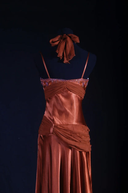 Robe de soirée vintage fourreau dos nu en satin et dentelle avec perles, style rétro années 50, idéale pour un anniversaire, un dîner ou un bal de promo (AS059)