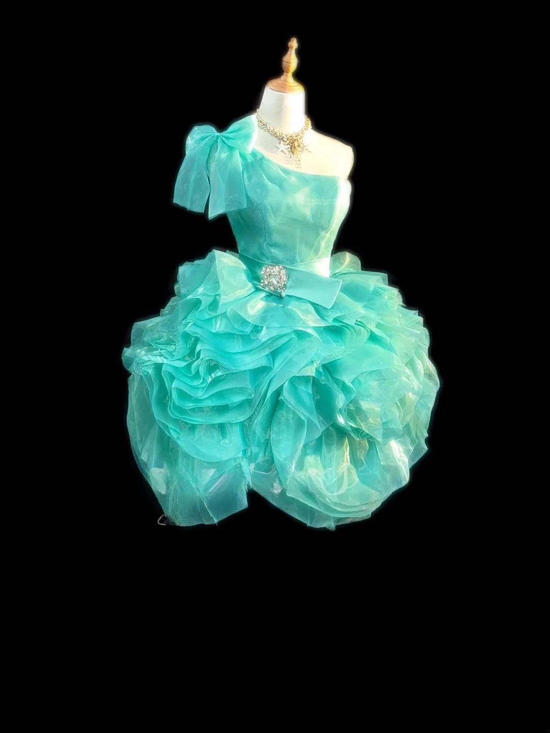 Jolies Robes de Bal Courtes Bleues à Paillettes et Épaule Dénudée - Inspiration Robe de Remise de Diplôme - Tenues de Gala Senior RB3461