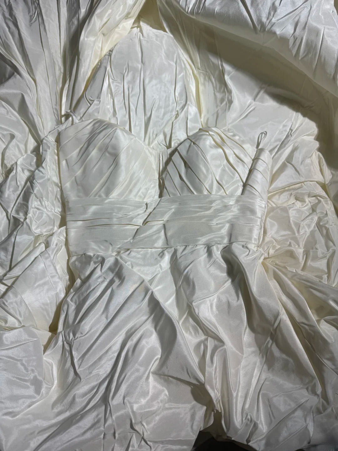 Robe de mariée longue vintage années 1960, robe de princesse bustier style années 1960 avec traîne à volants plissés, robe de mariée blanche AS061