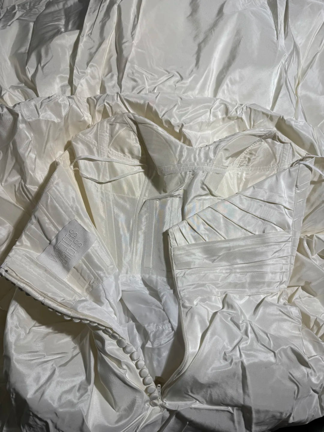 Robe de mariée longue vintage années 1960, robe de princesse bustier style années 1960 avec traîne à volants plissés, robe de mariée blanche AS061