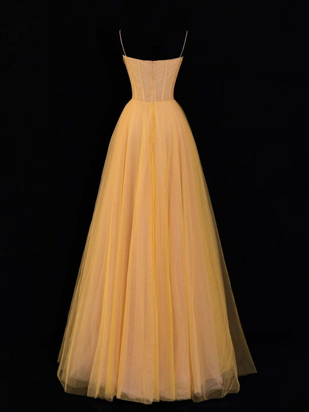 Schlichtes, formelles A-Linien-Abendkleid mit Spaghettiträgern aus gelbem Tüll – ein beeindruckendes langes Ballkleid für Partys und andere Anlässe (SA063)