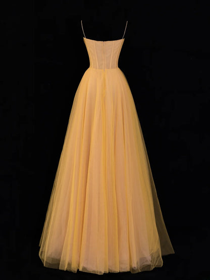 Schlichtes, formelles A-Linien-Abendkleid mit Spaghettiträgern aus gelbem Tüll – ein beeindruckendes langes Ballkleid für Partys und andere Anlässe (SA063)