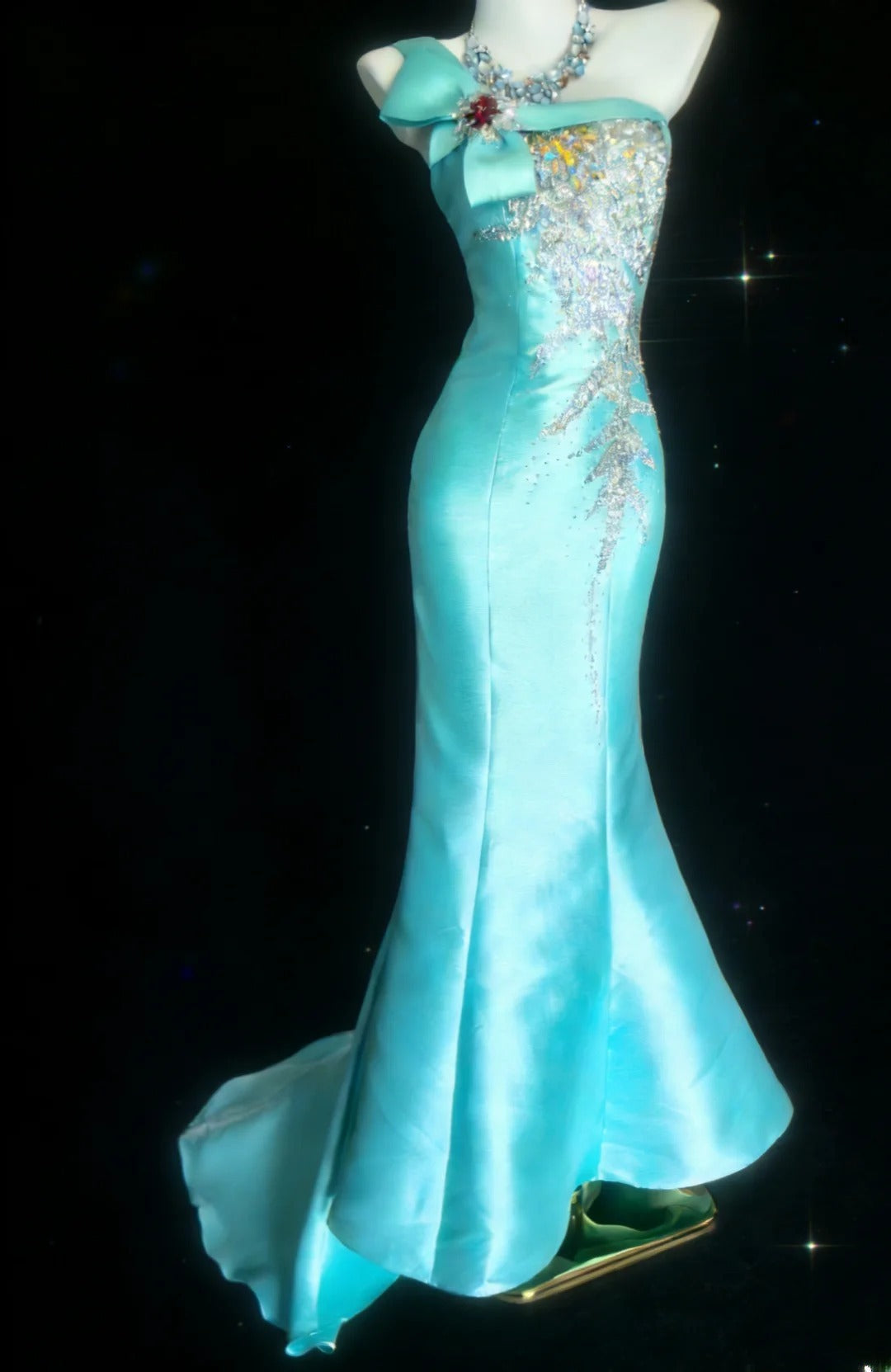 Elegantes, ärmelloses, langes Meerjungfrauen-Abendkleid aus blauem Satin mit One-Shoulder-Schulter, Perlenbesatz am Oberteil – Inspiration für Outfits zum 16. Geburtstag (AS063)