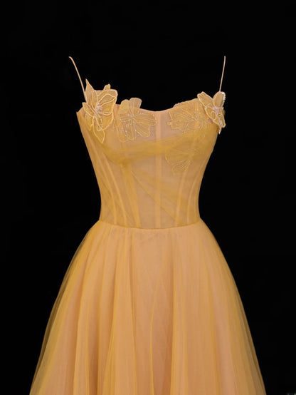 Schlichtes, formelles A-Linien-Abendkleid mit Spaghettiträgern aus gelbem Tüll – ein beeindruckendes langes Ballkleid für Partys und andere Anlässe (SA063)