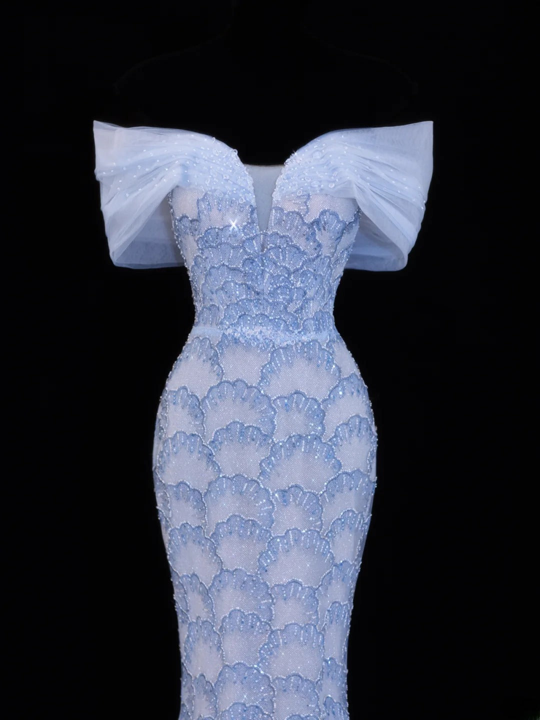 Elegantes, schulterfreies Meerjungfrauen-Abendkleid aus blauem Tüll mit langen Ärmeln – ein beeindruckendes, langes Abendkleid für festliche Anlässe (SA068).