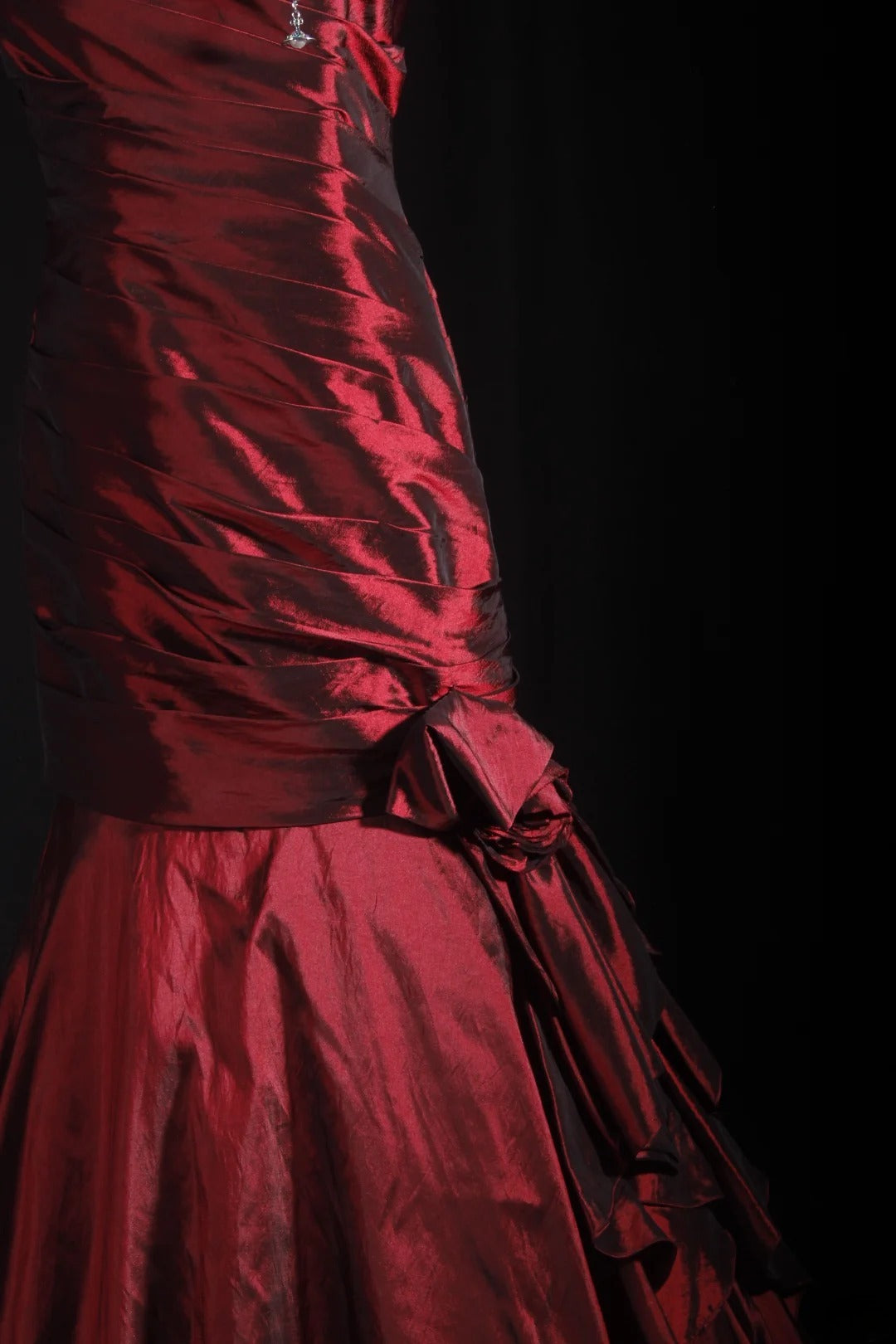 Robe de cocktail sirène années 90, col carré, en taffetas rouge plissé, longue, idéale pour les remises de diplômes et les bals de fin d'année (AS069)
