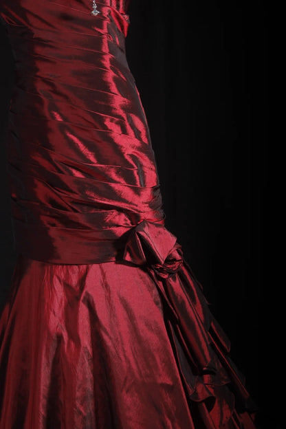Robe de cocktail sirène années 90, col carré, en taffetas rouge plissé, longue, idéale pour les remises de diplômes et les bals de fin d'année (AS069)