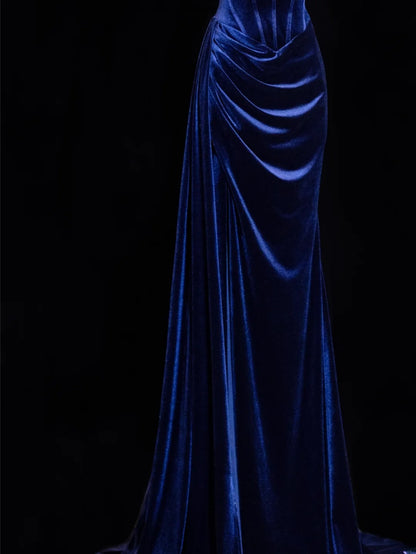 Elegantes, formelles Meerjungfrauen-Kleid aus schulterfreiem, königsblauem Samt mit Perlenbesatz – ein beeindruckendes langes Ballkleid oder Abendkleid SA077
