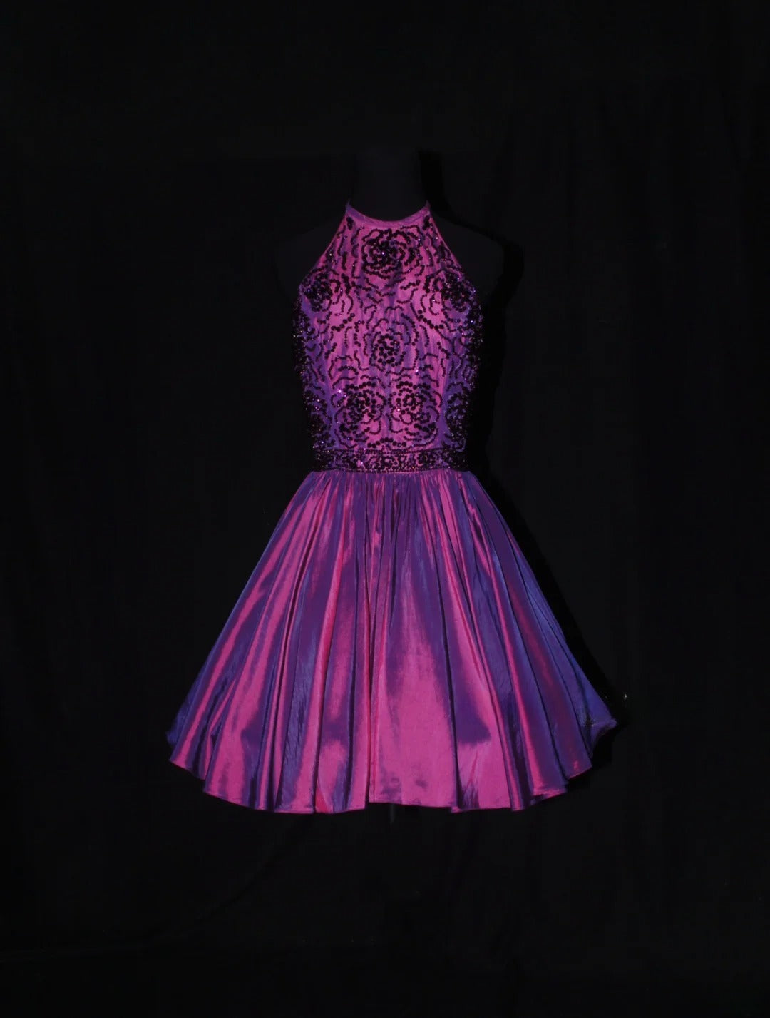 Niedliches kurzes Ballkleid mit Neckholder aus weinrotem Taft mit Perlen, ideal für den 18. Geburtstag, den Abschlussball oder als Cocktailkleid (AS079)