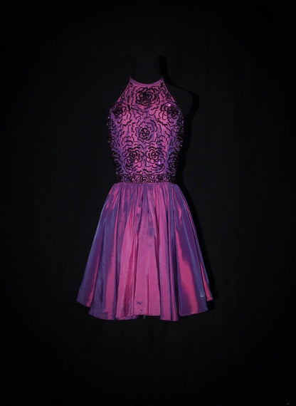 Niedliches kurzes Ballkleid mit Neckholder aus weinrotem Taft mit Perlen, ideal für den 18. Geburtstag, den Abschlussball oder als Cocktailkleid (AS079)