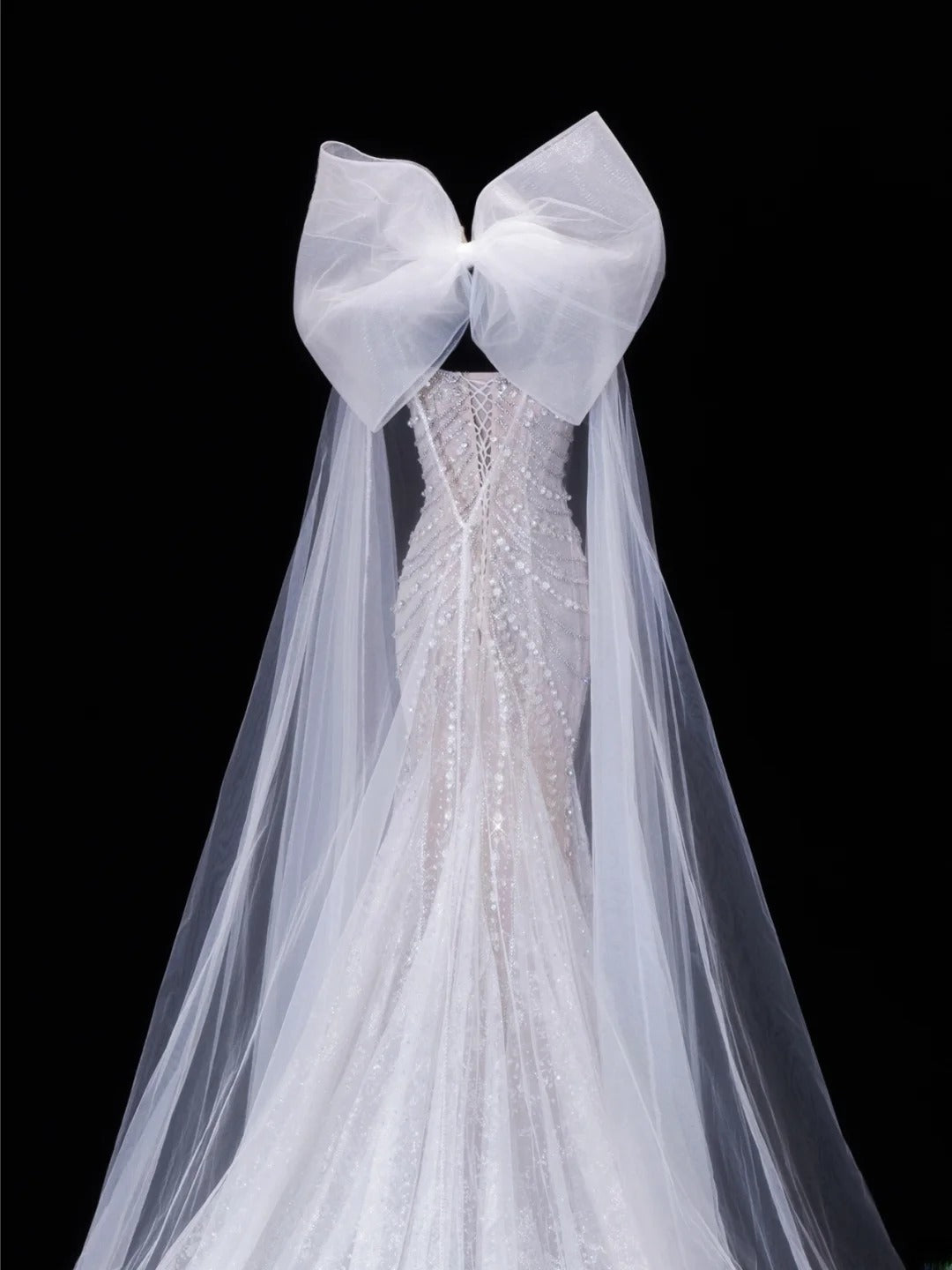 Zeitloses Brautkleid im romantischen Meerjungfrauen-Stil mit Spaghettiträgern, aus Tüll mit silbernen Perlen, weiß, auch in kleinen und großen Größen erhältlich (SA082)