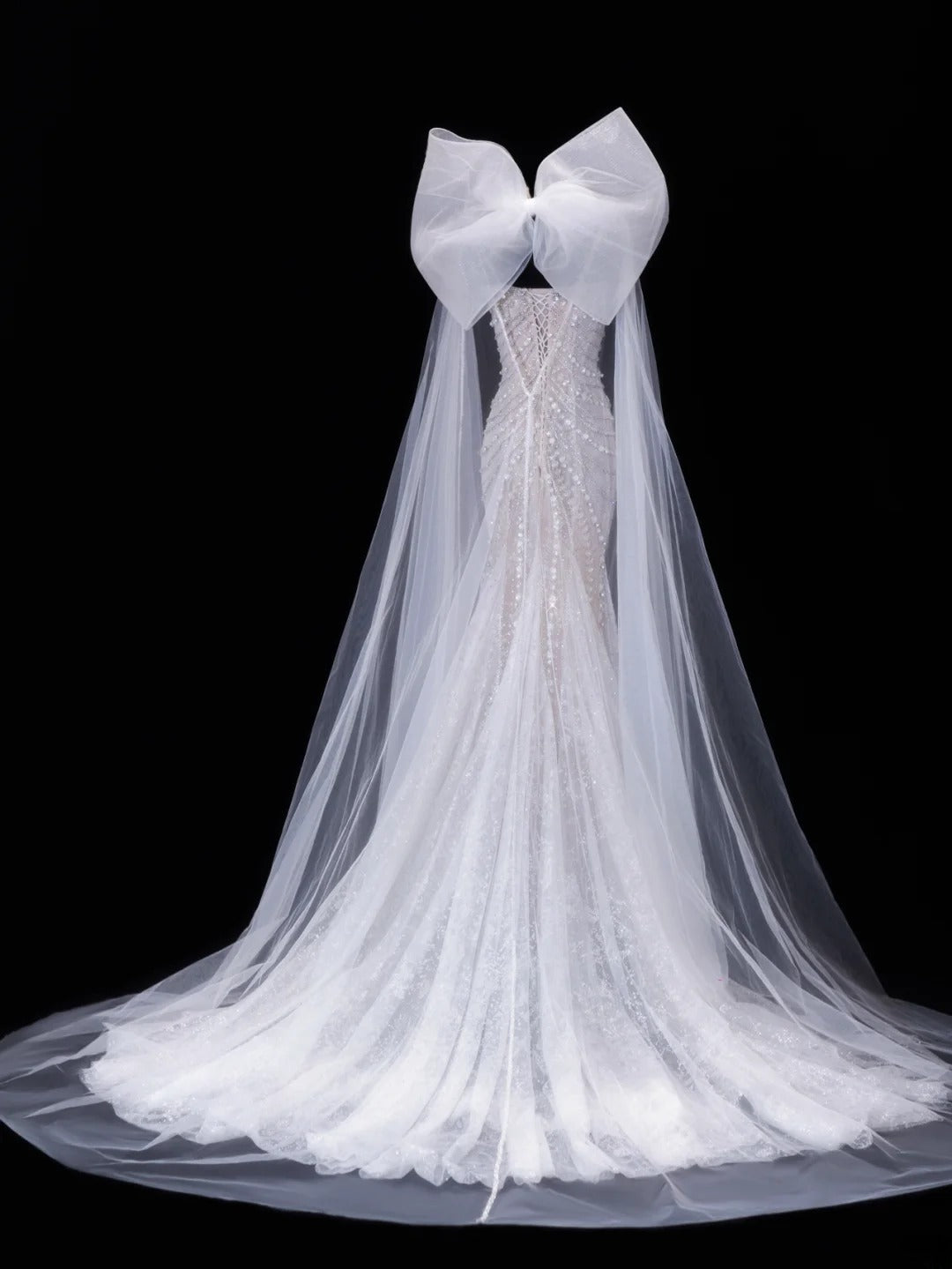 Zeitloses Brautkleid im romantischen Meerjungfrauen-Stil mit Spaghettiträgern, aus Tüll mit silbernen Perlen, weiß, auch in kleinen und großen Größen erhältlich (SA082)