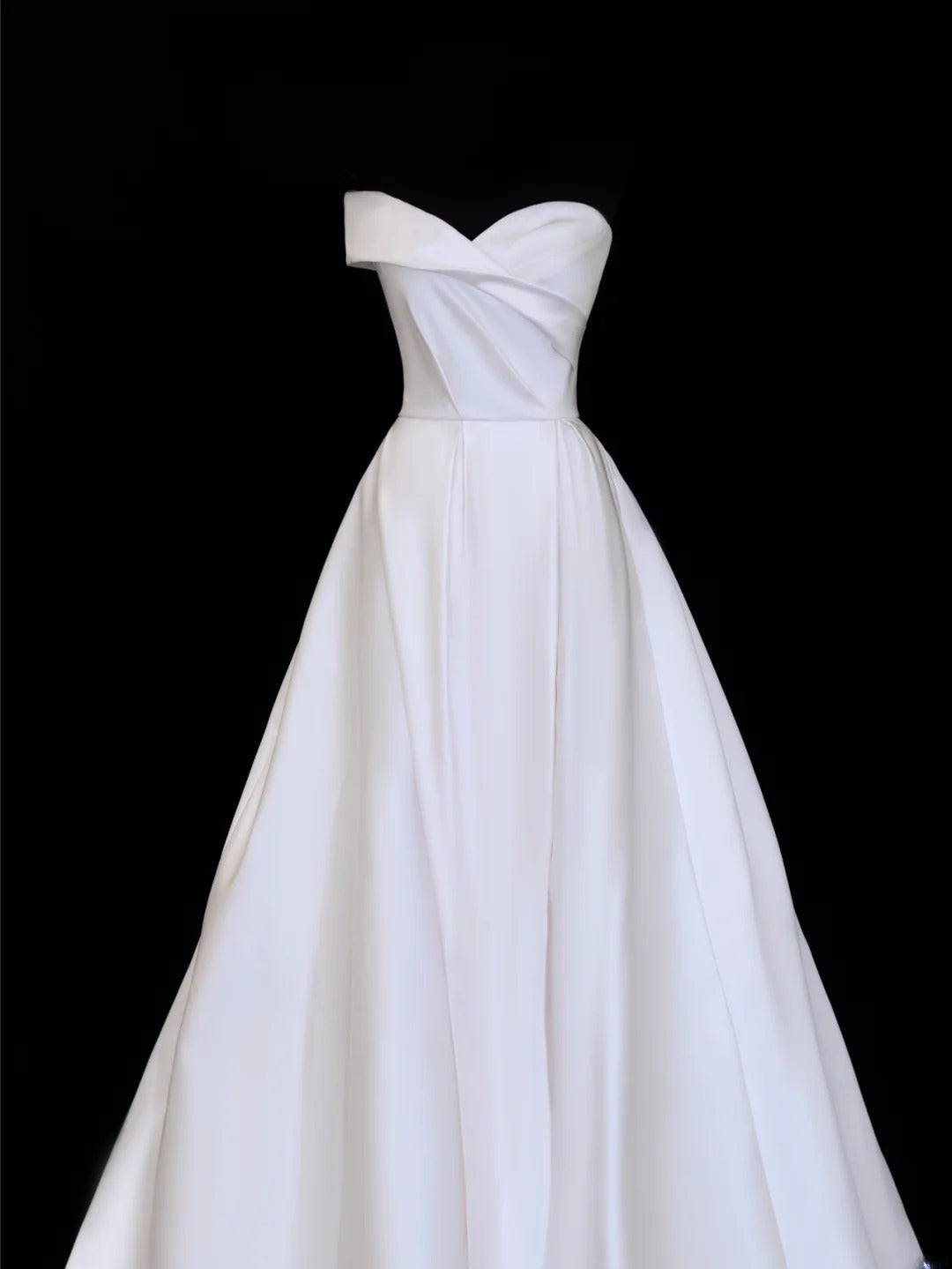 Elegantes, langes, weißes Ballkleid mit Herzausschnitt und plissierten Ärmeln (Modell SA083)