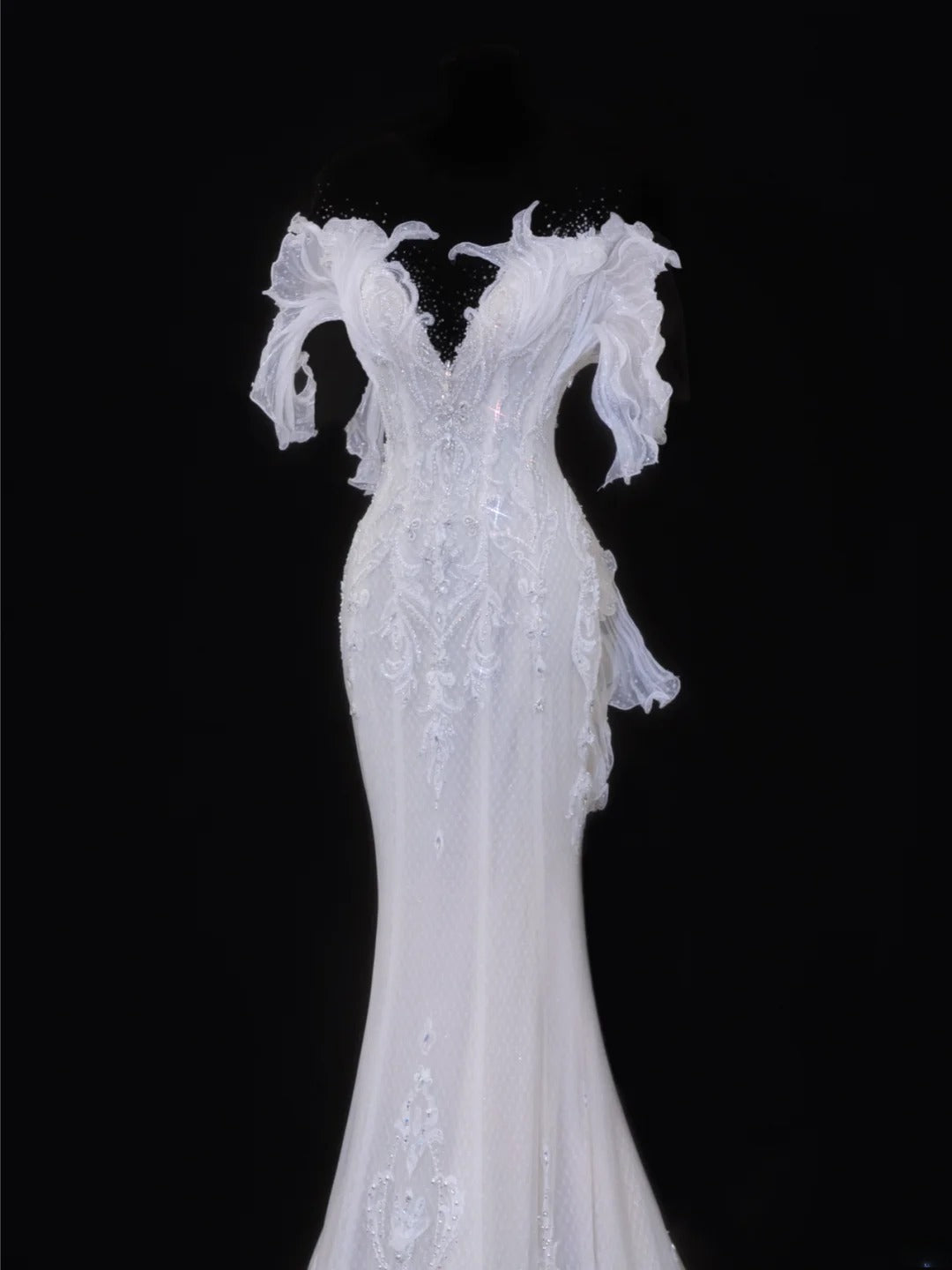 Elegantes, langes, weißes Meerjungfrauen-Brautkleid mit herzförmigem Ausschnitt, plissierten Applikationen, Modell SA088