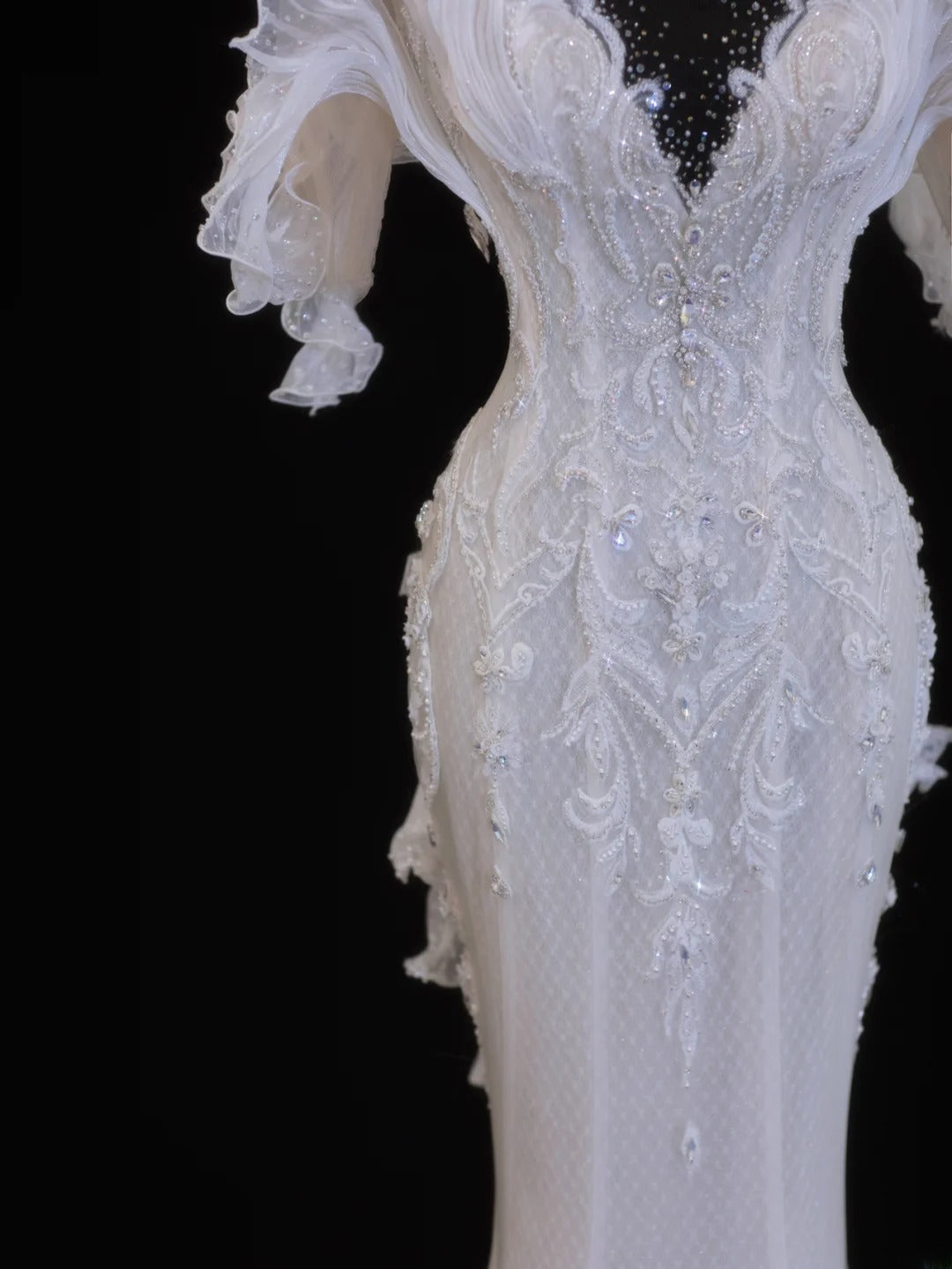 Elegantes, langes, weißes Meerjungfrauen-Brautkleid mit herzförmigem Ausschnitt, plissierten Applikationen, Modell SA088