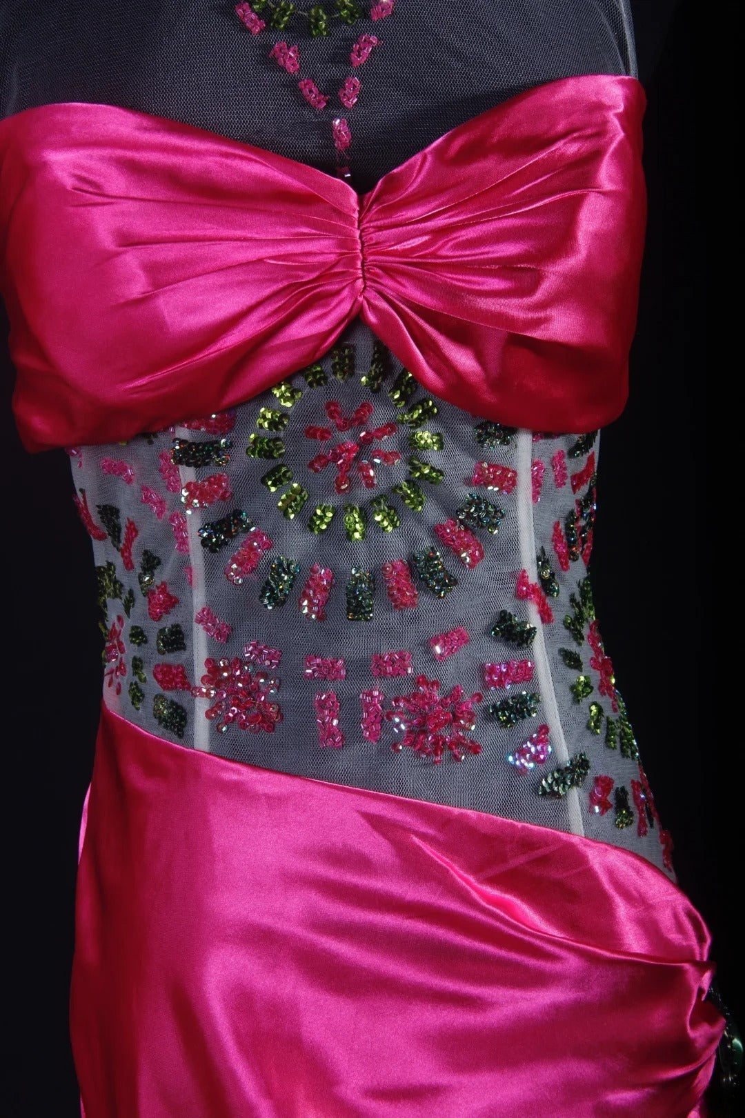 Robe de soirée sirène vintage en satin rose fuchsia à col montant et perles, style rétro années 50, robe longue élégante pour anniversaire, dîner ou bal de promo AS089