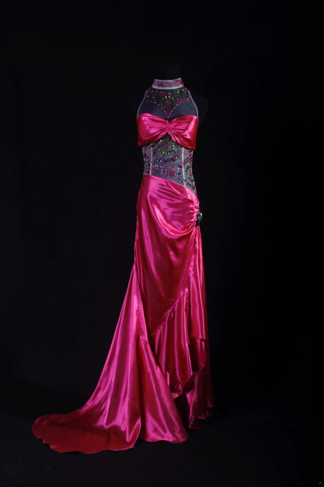 Robe de soirée sirène vintage en satin rose fuchsia à col montant et perles, style rétro années 50, robe longue élégante pour anniversaire, dîner ou bal de promo AS089