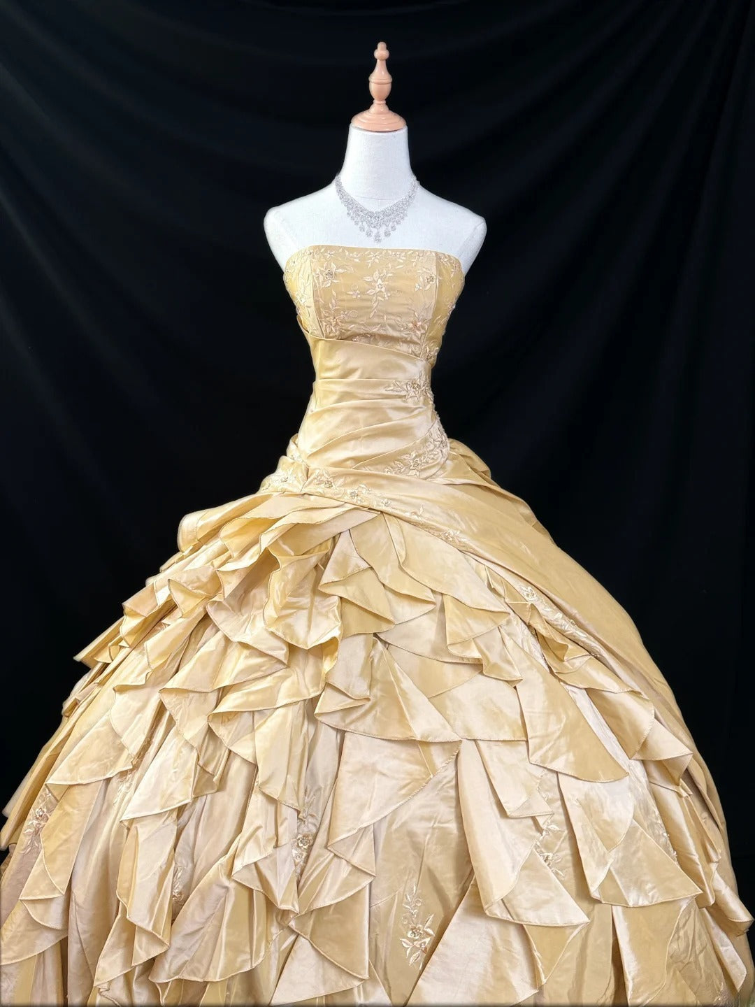 Princess Ball Gown Strapless Yellow Satin Sleeveless With Lace Long Quinceanera Dress vestido de 15 de cenicienta RB3485