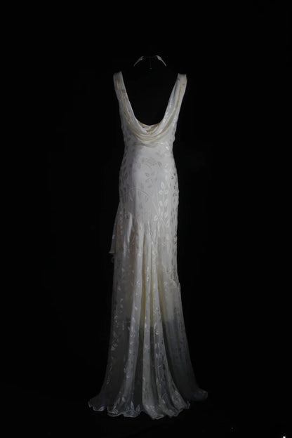 Elegantes Meerjungfrauen-Kleid aus weißem Chiffon mit asymmetrischem Halsausschnitt, asymmetrischem Saum und Perlen, langes Party- und Abendkleid für Damen AS094