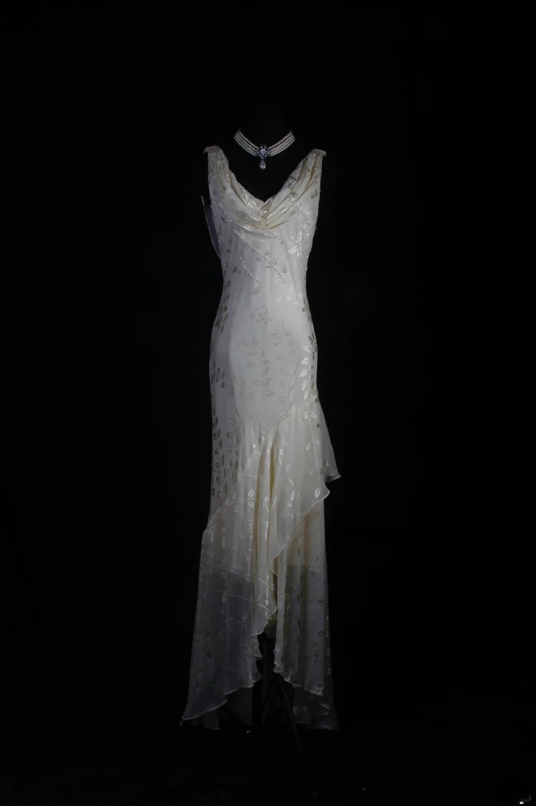 Elegantes Meerjungfrauen-Kleid aus weißem Chiffon mit asymmetrischem Halsausschnitt, asymmetrischem Saum und Perlen, langes Party- und Abendkleid für Damen AS094