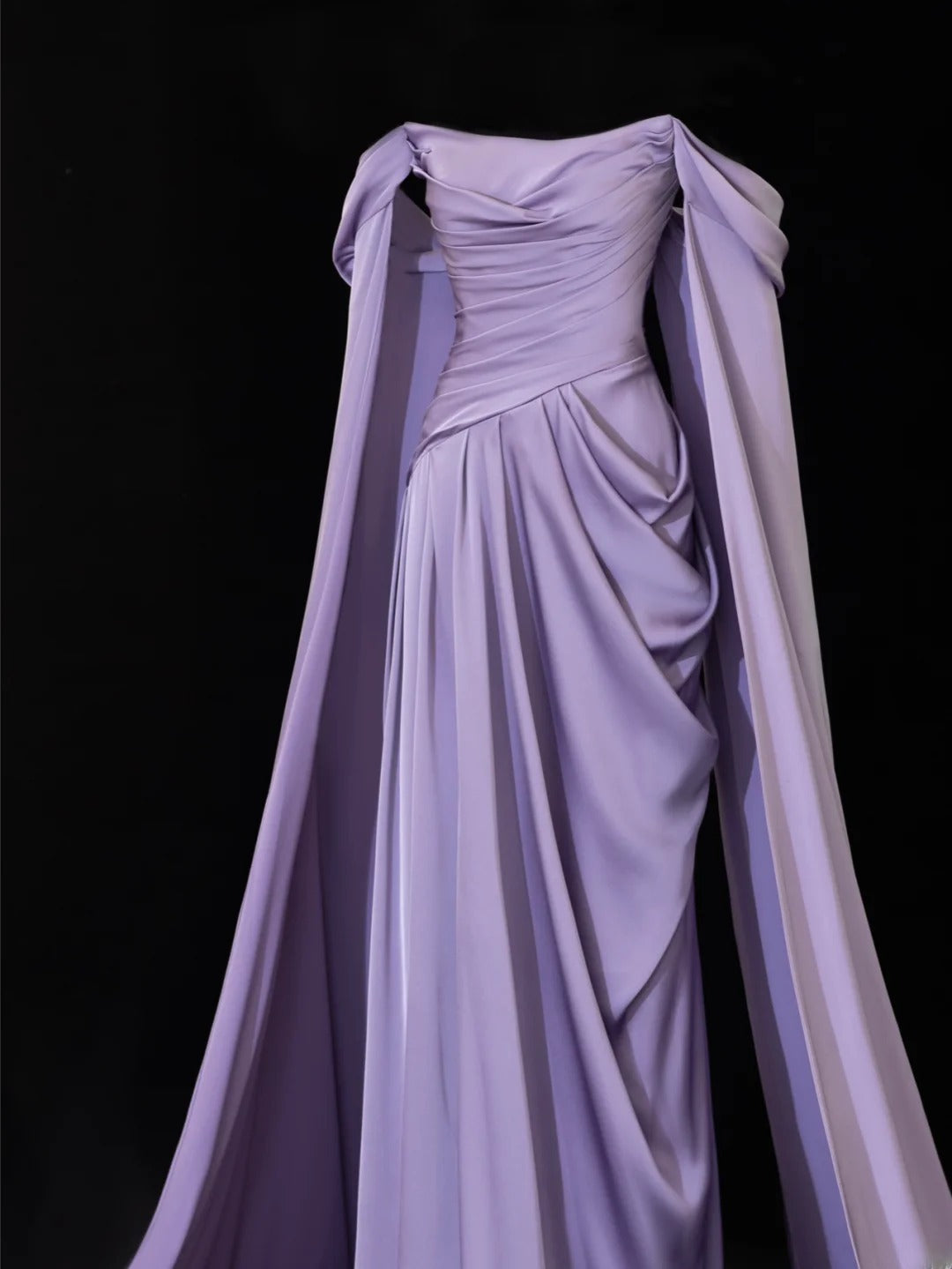 Elegantes, schlichtes Etuikleid mit schulterfreiem Schnitt in Flieder – Inspiration für jeden Stil. Beeindruckendes langes Abendkleid mit Cape-Ärmeln, SA094.