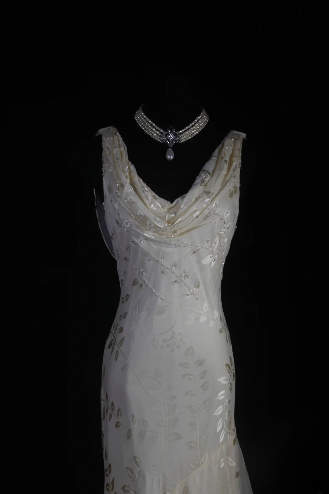 Elegantes Meerjungfrauen-Kleid aus weißem Chiffon mit asymmetrischem Halsausschnitt, asymmetrischem Saum und Perlen, langes Party- und Abendkleid für Damen AS094