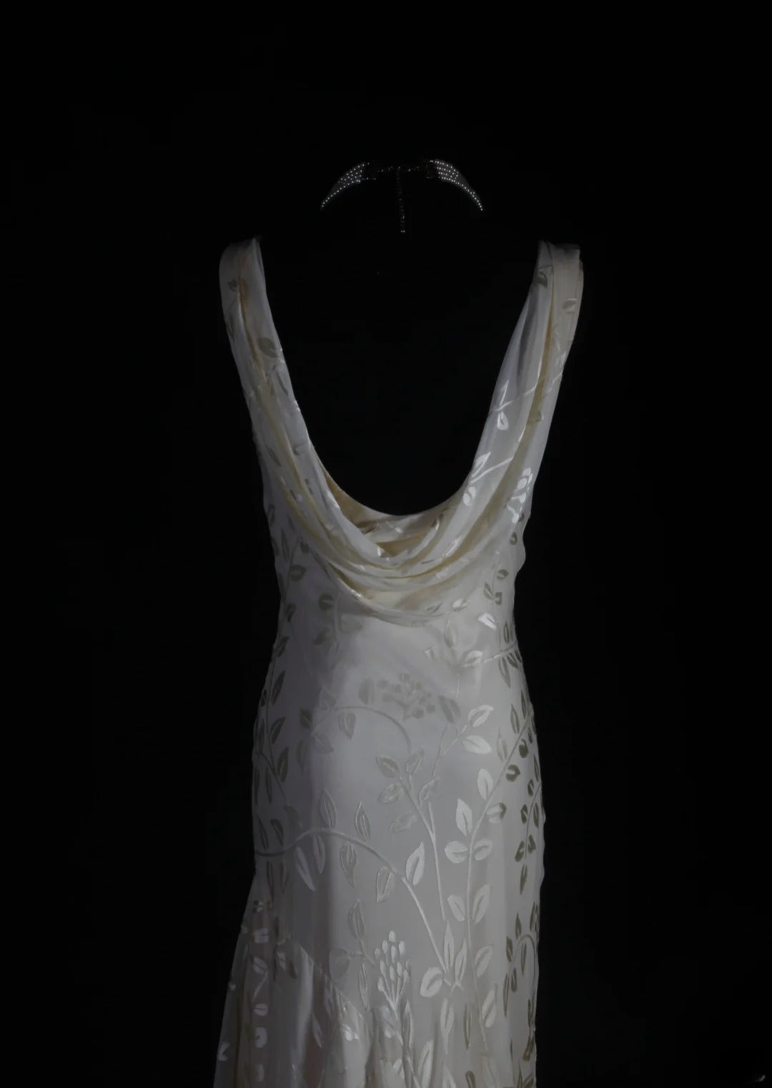Elegantes Meerjungfrauen-Kleid aus weißem Chiffon mit asymmetrischem Halsausschnitt, asymmetrischem Saum und Perlen, langes Party- und Abendkleid für Damen AS094