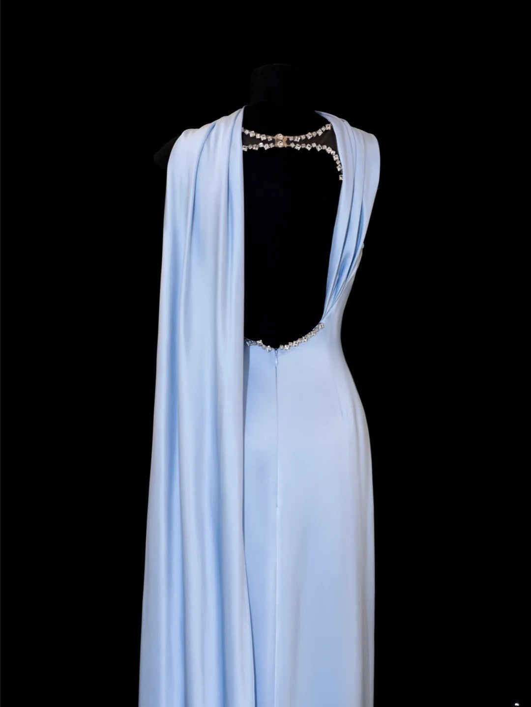 Robe de bal longue élégante en satin bleu ciel clair à fines bretelles et fourreau, style formel SA095