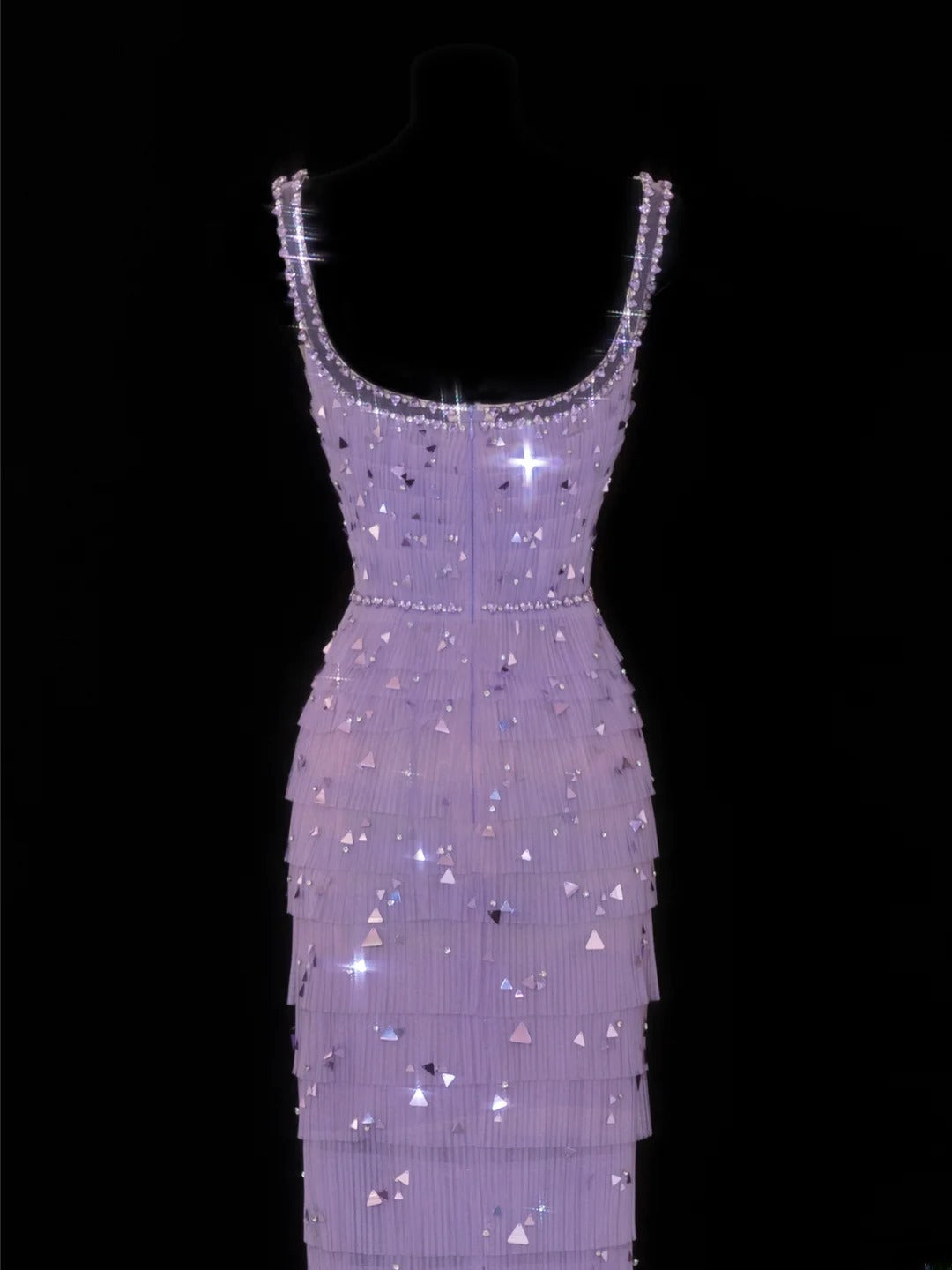 Elegantes, eckiges Etuikleid aus lila Tüll mit Perlen und Strasssteinen im formellen Stil – ein beeindruckendes langes Ballkleid oder Abendkleid SA099