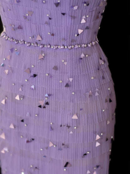 Elegantes, eckiges Etuikleid aus lila Tüll mit Perlen und Strasssteinen im formellen Stil – ein beeindruckendes langes Ballkleid oder Abendkleid SA099