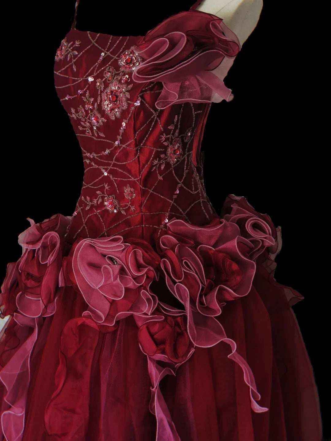 Einzigartiges Ballkleid mit Spaghettiträgern, burgunderrotem Tüll und Perlen, langes Kleid für Abschlussball, Quinceañera, Sweet 15, 16. Geburtstag, AS100
