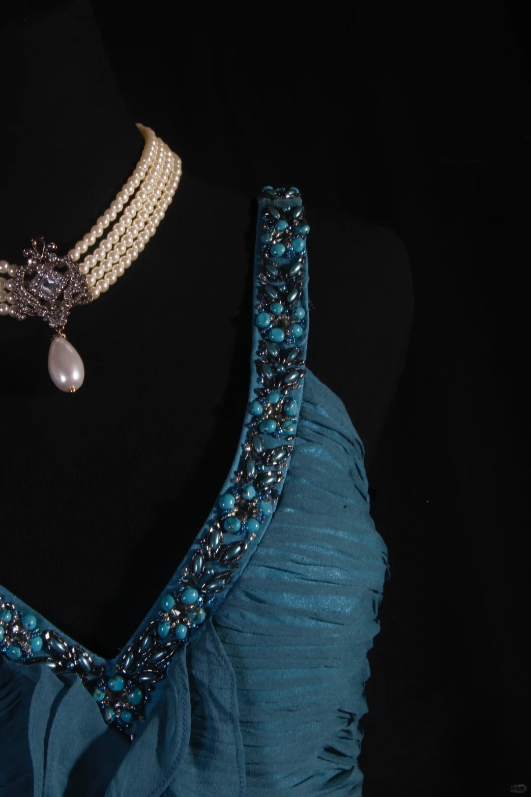 Robe de soirée longue chic sirène en mousseline avec perles et col en V AS102