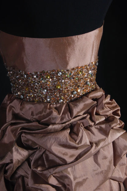 Elegantes, trägerloses Etuikleid aus braunem Taft mit goldenen Perlen, kurzes Kleid zum 16. Geburtstag, Homecoming-Kleid, Cocktailkleid AS103