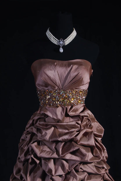 Elegantes, trägerloses Etuikleid aus braunem Taft mit goldenen Perlen, kurzes Kleid zum 16. Geburtstag, Homecoming-Kleid, Cocktailkleid AS103
