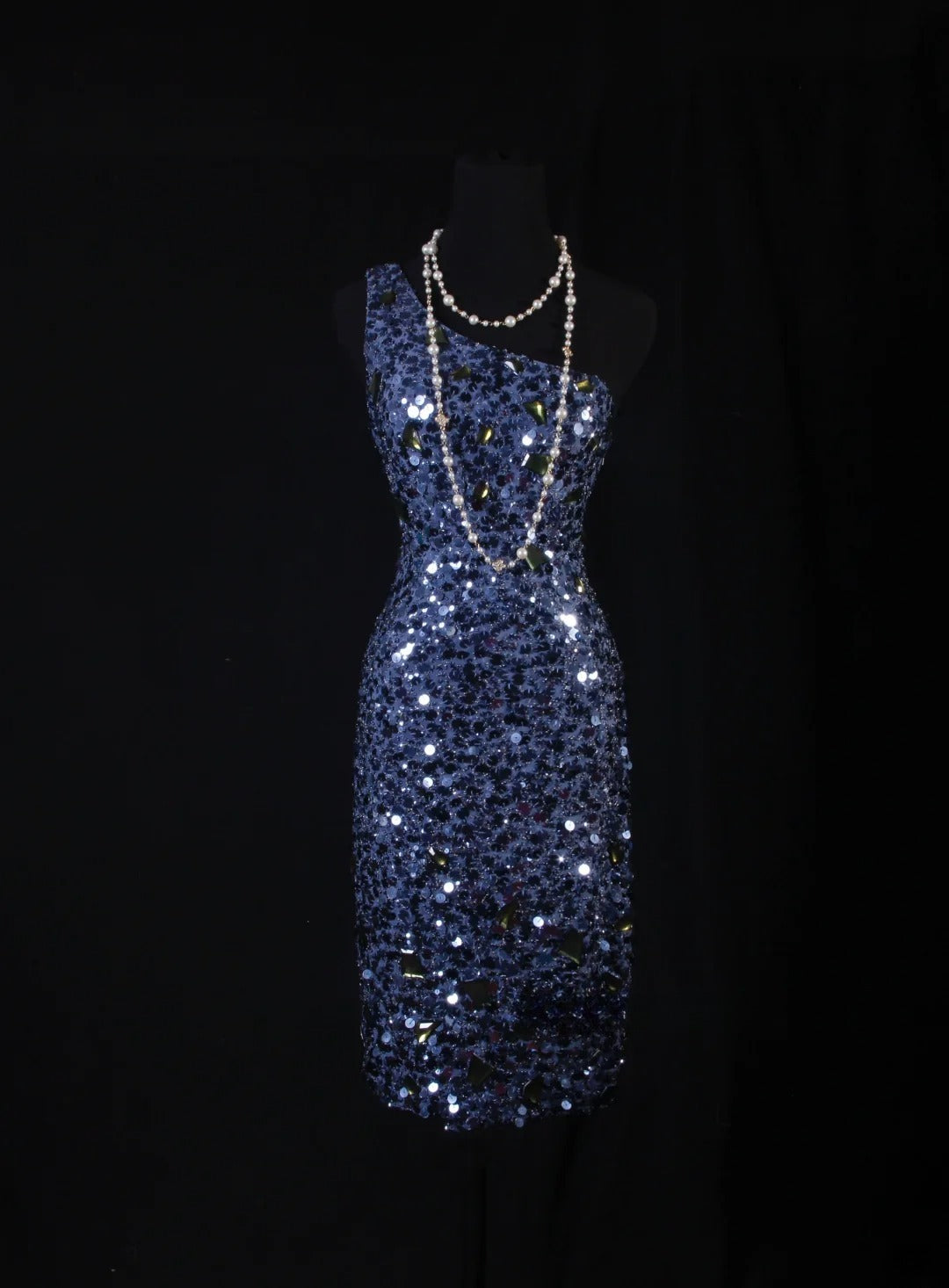 Robe fourreau chic à une épaule, sequins bleu marine, longueur genou, idéale pour un 16e anniversaire, un bal de promo ou une soirée cocktail (AS109)
