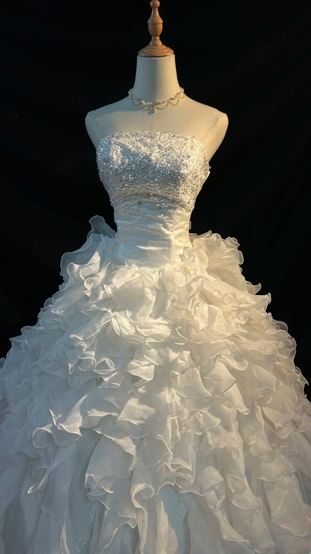 Classy Ball Gown Strapless White Tulle With Ruffled Tiered Layers Brides Gown Bridal Dress Long Poofy Wedding Dresses RB5786