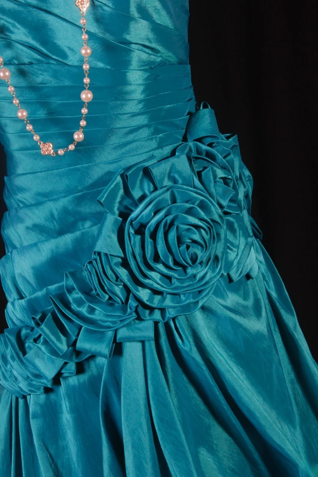 Vintage Ballkleider, Damen-Cocktailkleider, trägerlos mit gerafften Blumen, blau, lang, Abschlussballkleider AS134