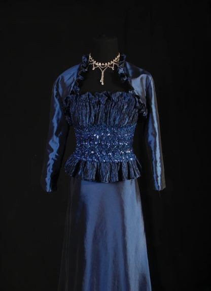 Robe de bal longue sans manches bleu marine, coupe trapèze, ornée de perles et de pierres précieuses, style rétro années 60/70. Référence AS146.
