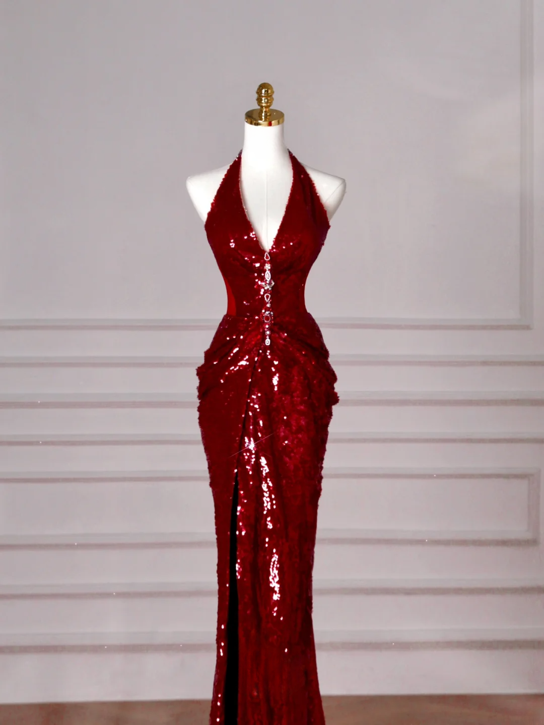 Robe de bal longue bordeaux à paillettes, dos nu, style sirène, ornée de sequins, idéale pour une soirée dansante ou un anniversaire (AB2209)