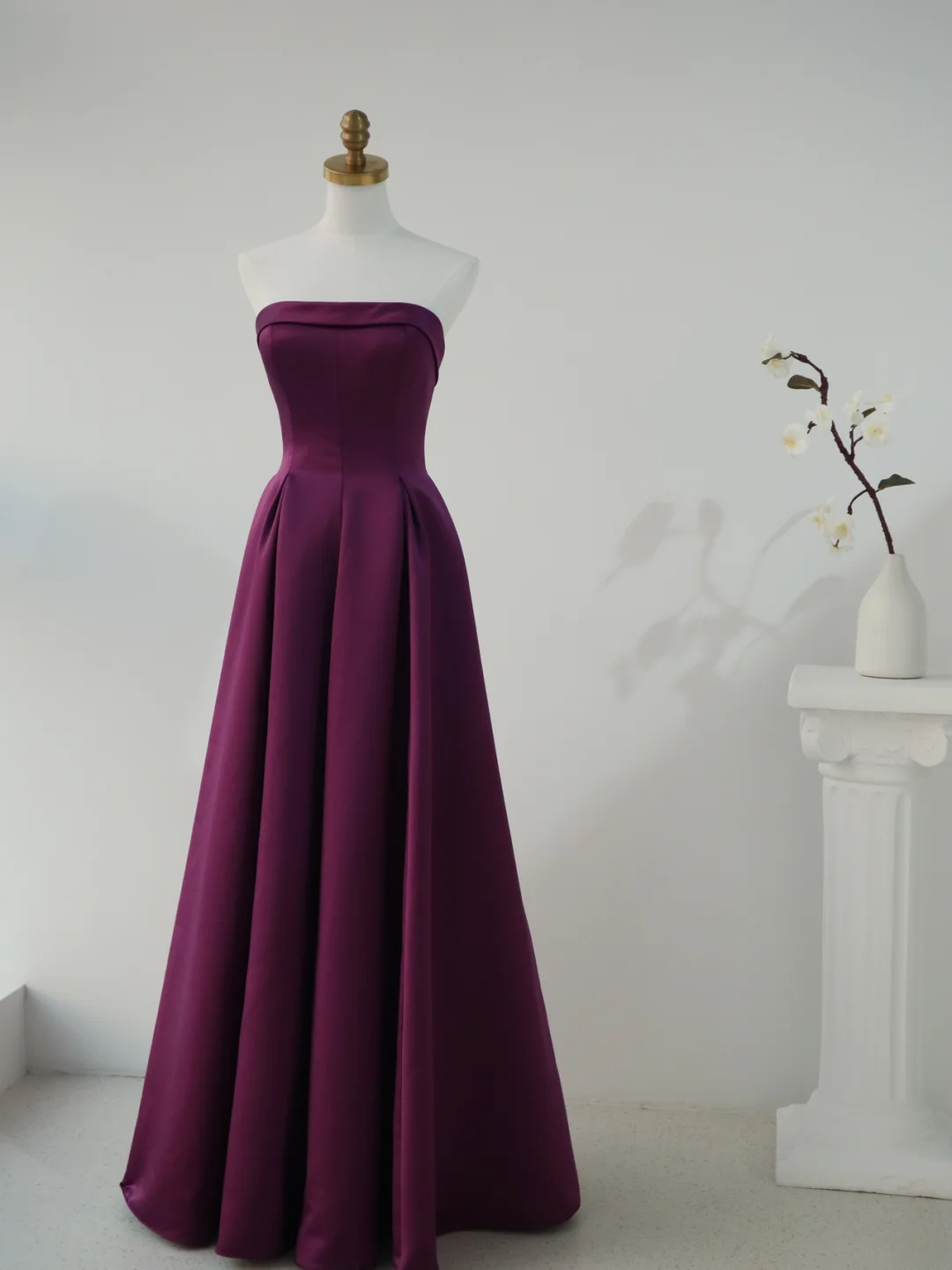 Robe de bal longue bustier en satin raisin, coupe trapèze, idéale pour une soirée dansante ou un anniversaire (AS155)