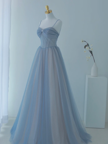 Bezauberndes Ballkleid mit Spaghettiträgern aus staubblauem Tüll – Langes Abendkleid für den 18. Geburtstag – AS157