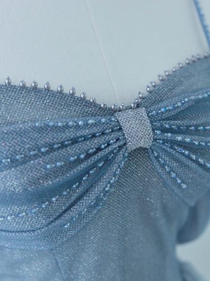 Bezauberndes Ballkleid mit Spaghettiträgern aus staubblauem Tüll – Langes Abendkleid für den 18. Geburtstag – AS157