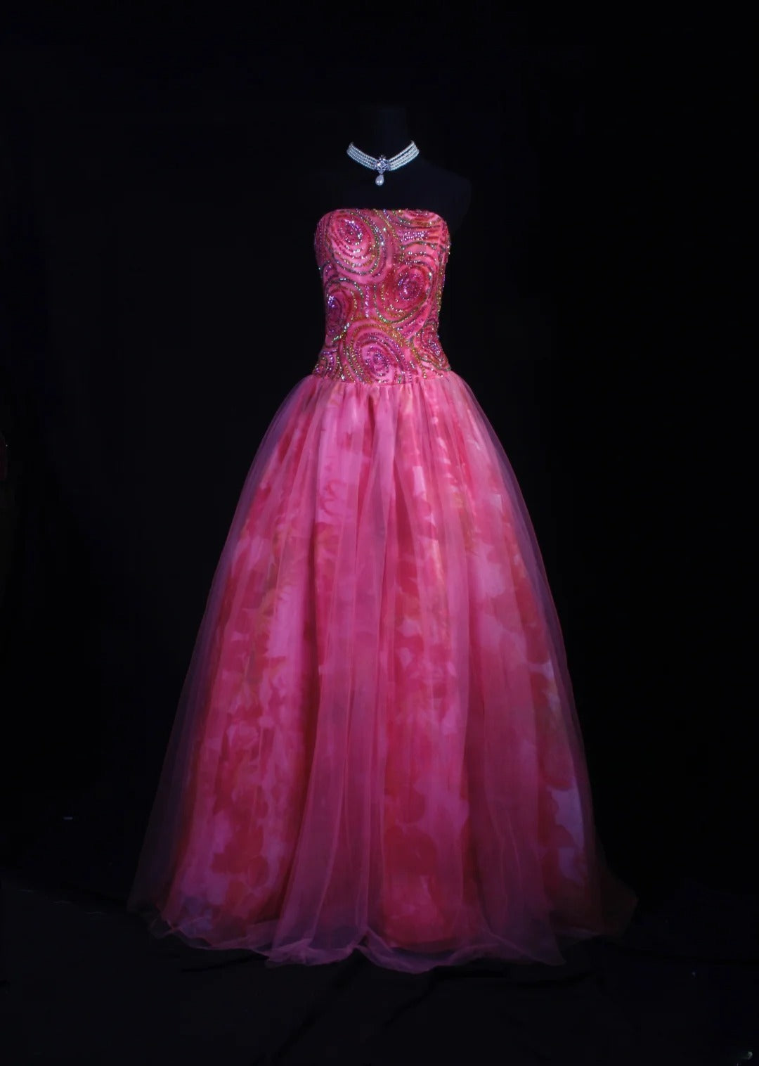 Vintage-Ballkleid, trägerloses, trägerloses Abendkleid im Stil der 1950er Jahre in Pink – ein beeindruckendes langes Abendkleid für Partys und festliche Anlässe (AS158).