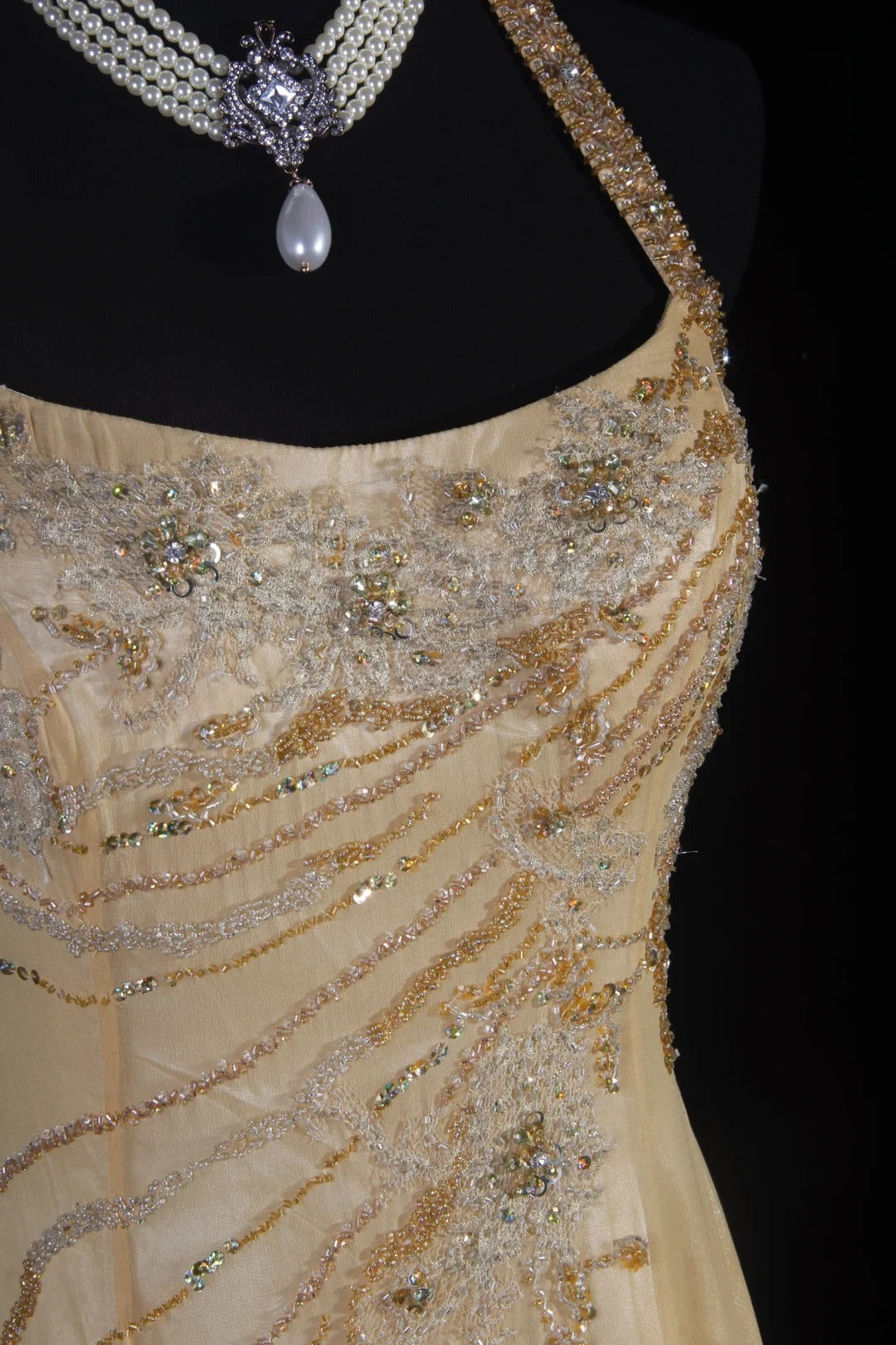 Funkelnde Ballkleider im ästhetischen Meerjungfrauen-Stil mit Neckholder in Champagner mit Perlen – Inspiration für ein beeindruckendes langes, formelles Partykleid für Teenager und Gymnasiasten AS159